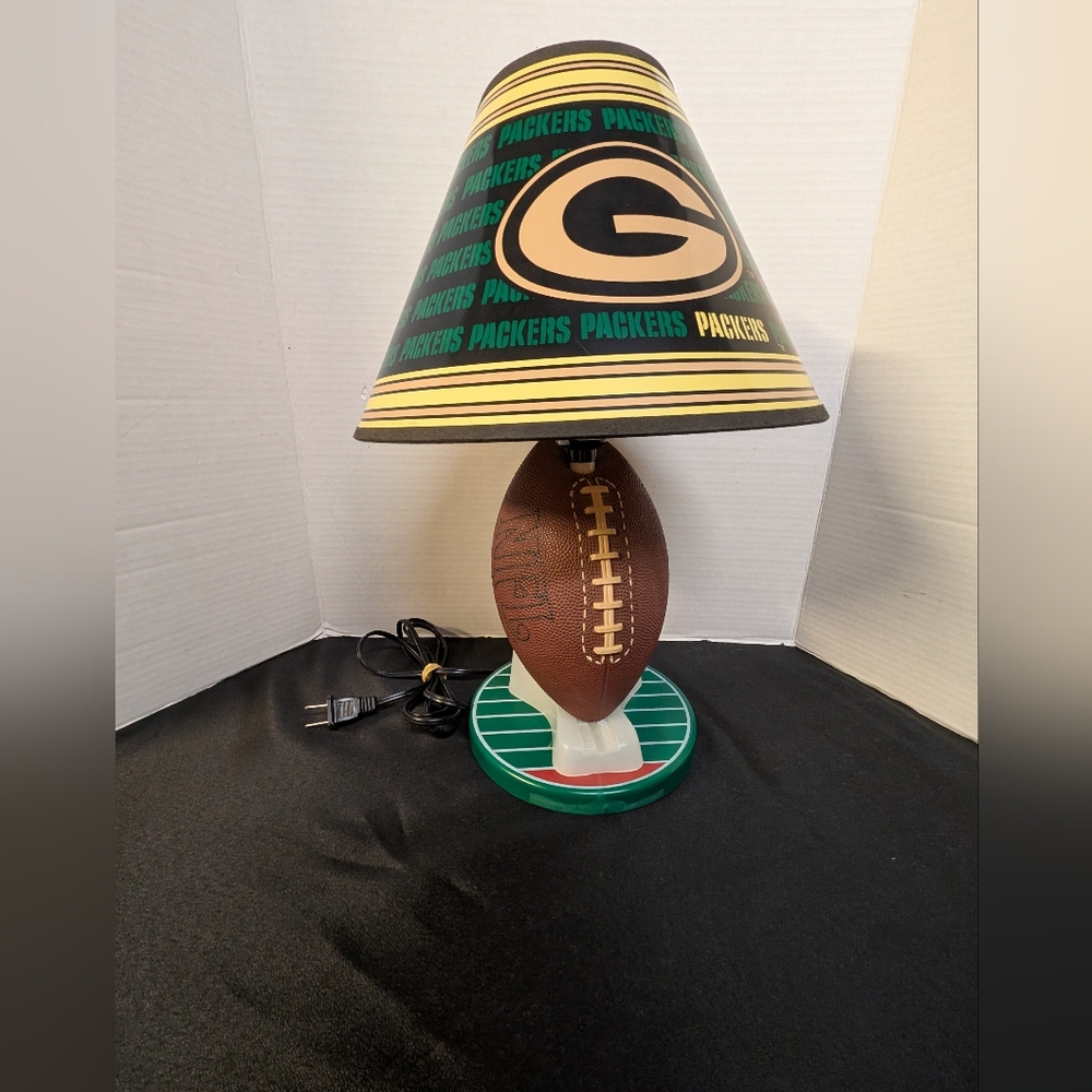 Vintage NFL Green Bay Packers Light Kick-Off Football Tee Field Table Lamp night